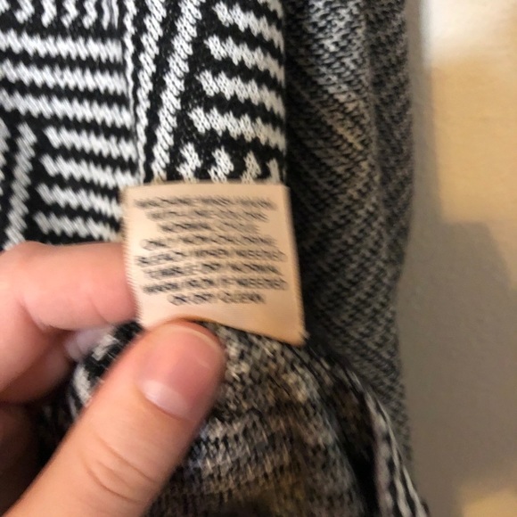 Philosophy| Black and White Geometric Sweater - Picture 7 of 7